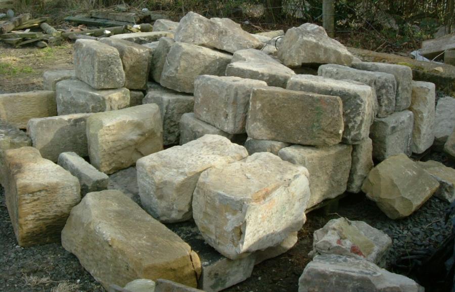 For Sale bullnosed stone quoins SalvoWEB UK