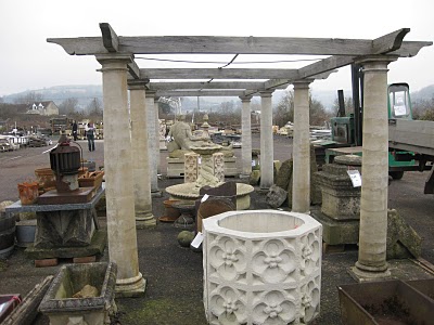 walcot-auction-high-trade-turn-out-4-oys.jpg