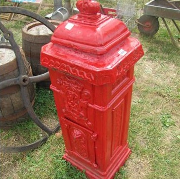 1509230235-Lot-5099-A-cast-iron-post-box-with-key-sold-for-200-3.jpg