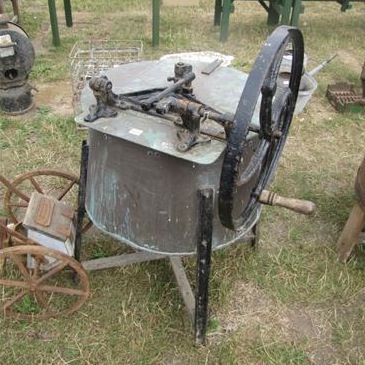 1509230235-Lot-5314-A-cast-iron-and-copper-washing-machine-with-fly-wheel-sold-for-220-4.jpg