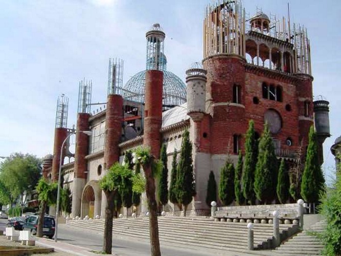 spanish-cathedral-of-salvage-built-by-elderly-man-1-7kl.jpg