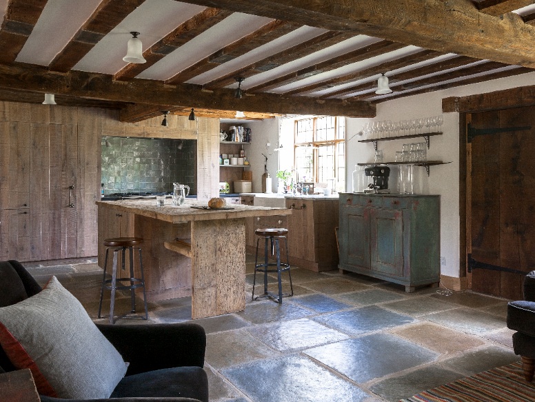 1509230586-Suffolk-rustic-kitchen-design-Retrouvius-1.jpg