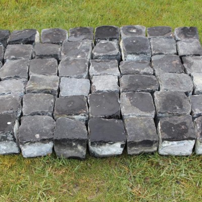Paves basalte - Reclaimed French cobblestones in basalt POA