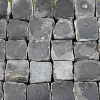 Reclaimed French blue-black cobblestones in basalt