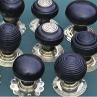 buying-door-knobs-things-you-need-to-know-2-wkg.png