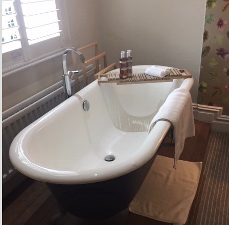 1566976039bedroombath.jpg