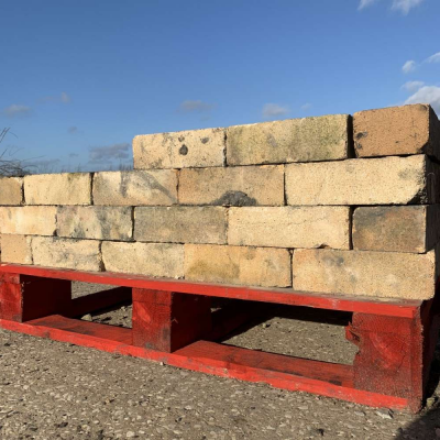 pallet of clay fire bricks pizza oven bbq bricks