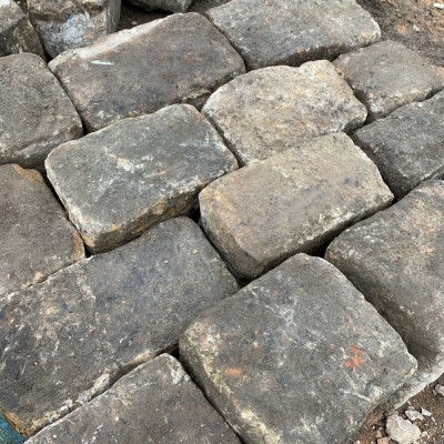 Reclaimed Grit Stone Setts / Cobbles 