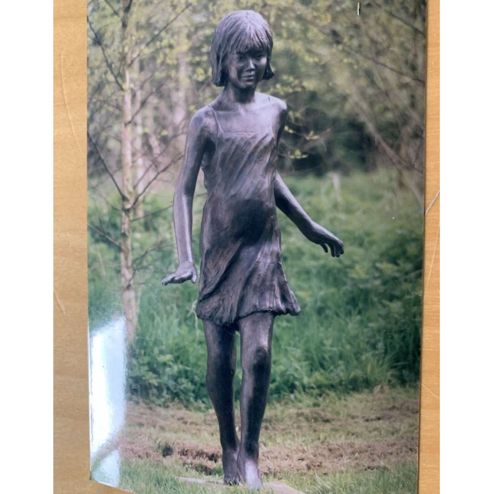 Stolen listings THEFT ALERT Bronze girl statues SalvoWEB UK