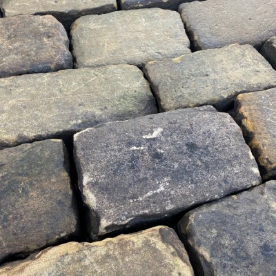 Reclaimed Grit Stone Cobbles / Setts