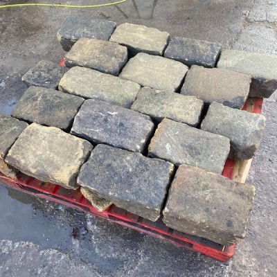 Reclaimed Grit Stone Cobbles / Setts