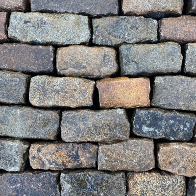 Reclaimed Mixed Granite Cobbles / Setts