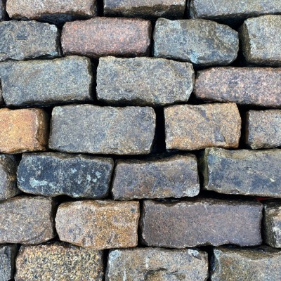 Reclaimed Mixed Granite Cobbles / Setts