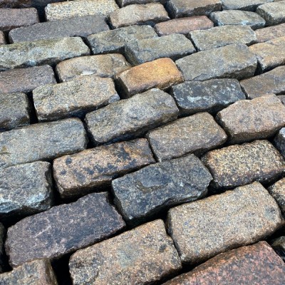 Reclaimed Mixed Granite Cobbles / Setts