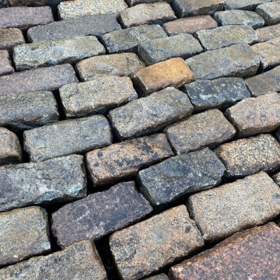 Reclaimed Mixed Granite Cobbles / Setts