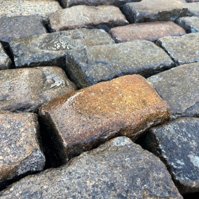Reclaimed Mixed Granite Cobbles / Setts