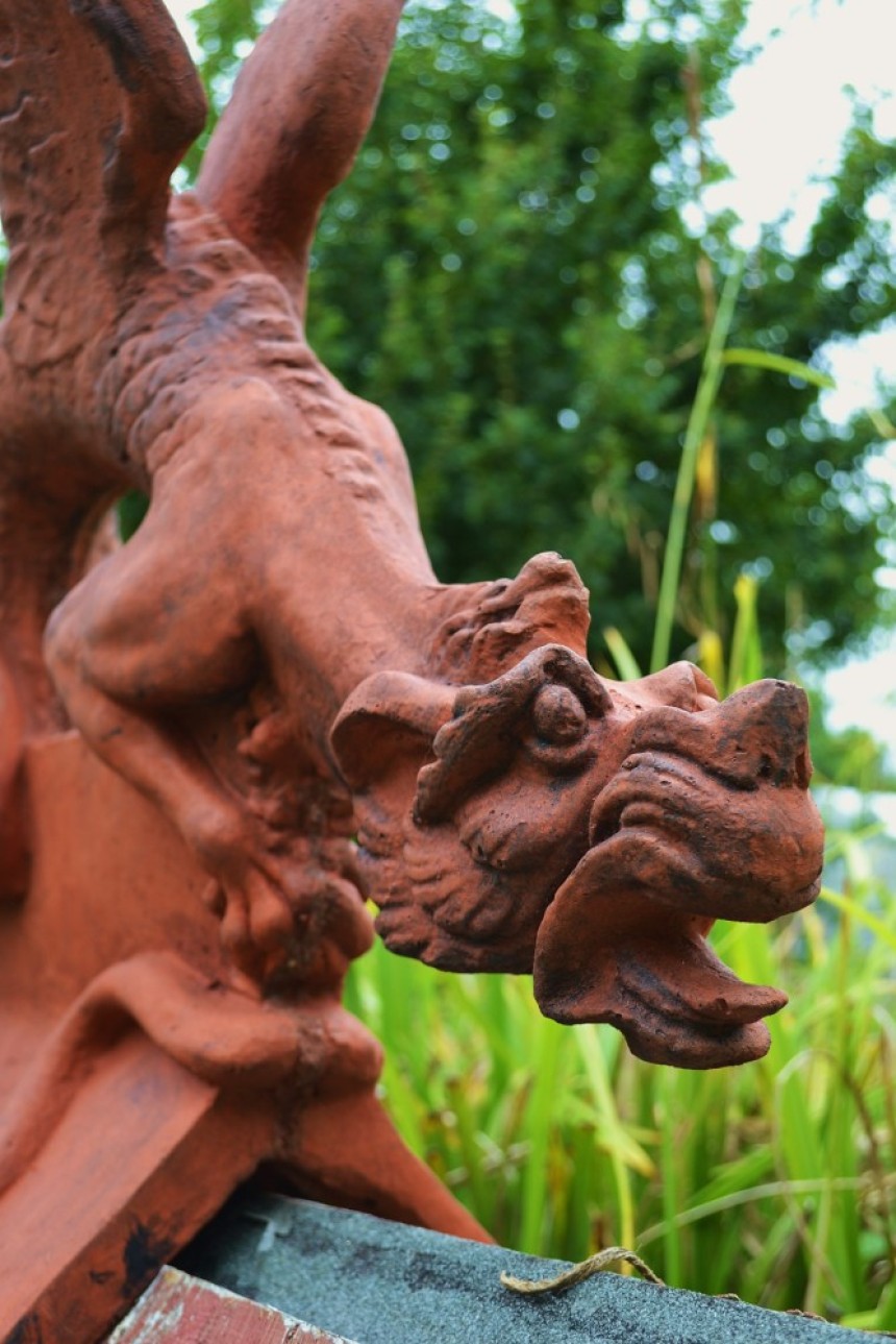 Large dragon roof finial 100 degree angled ridge tile - Brig ...
