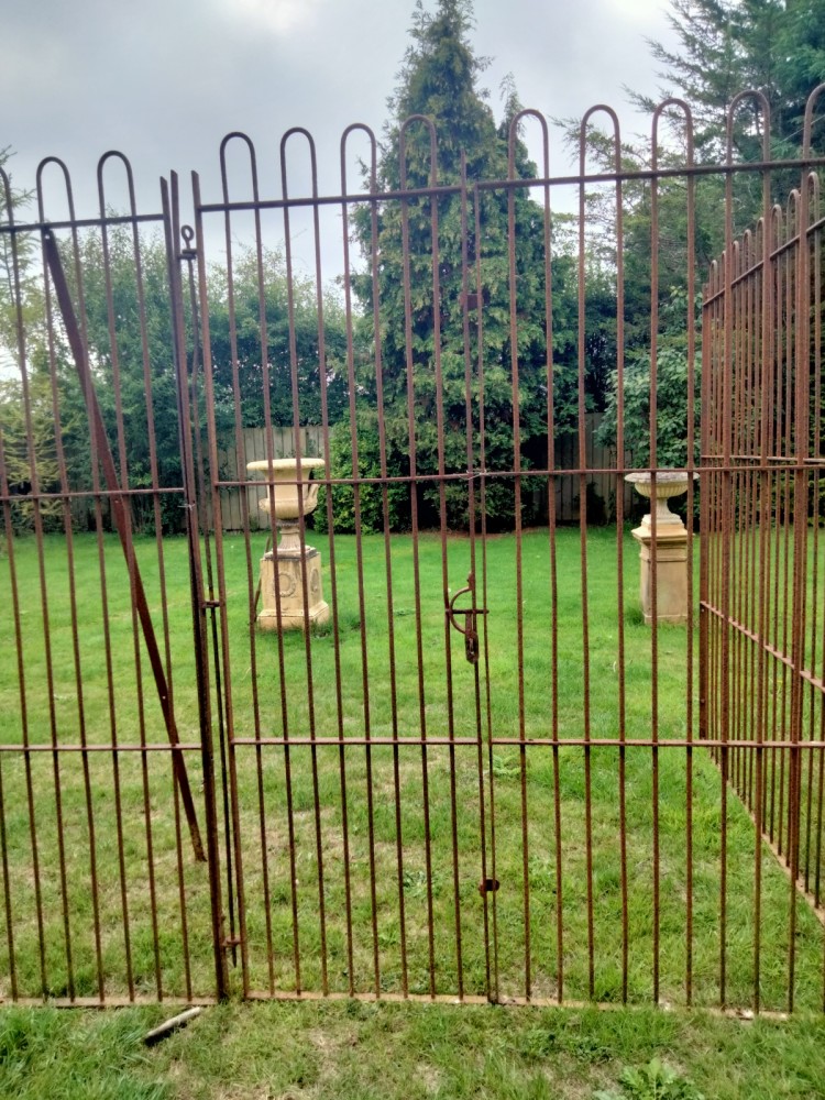 Antique & Reclaimed listings Victorian dog run, kennel SalvoWEB UK