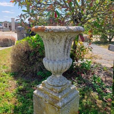Pair of antique stone Medicis urns