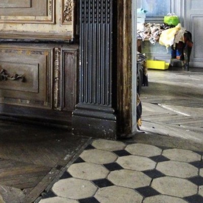 Antique Reclaimed Limestone octagonal flooring in Cabochon