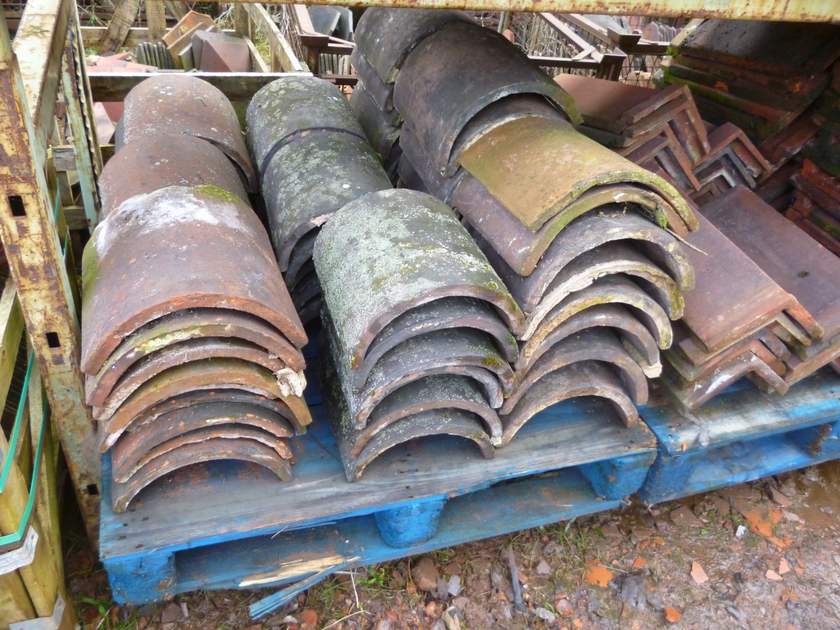Antique & Reclaimed Reclaim Roof ridge tiles lots off ridges - SalvoWEB UK