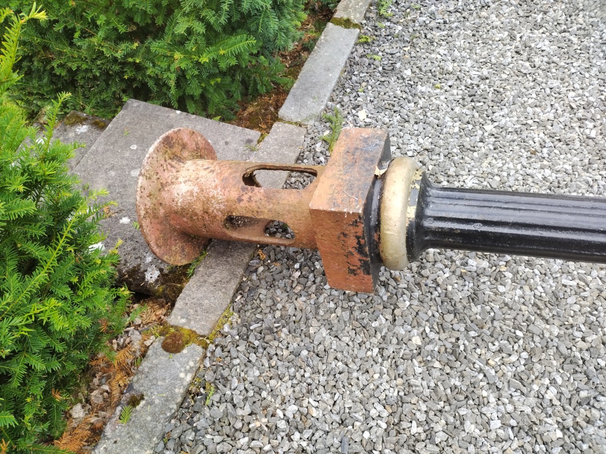 Antique & Reclaimed listings Cast iron lamp post with shade- SalvoWEB UK