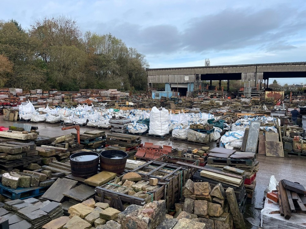 unreserved-seasonal-clearance-auction-of-architectural-salvage-and-building-materials-on-behalf-of-martin-edwards-rbm-4-ykd.jpg