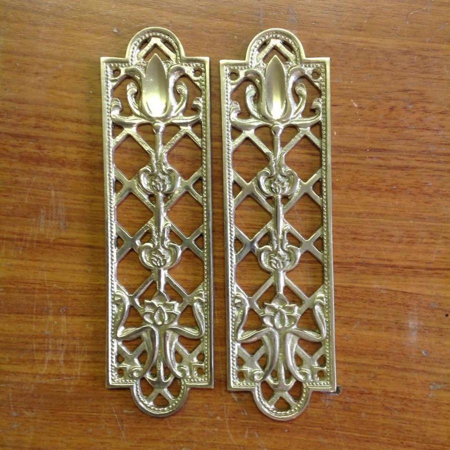 Tulip design fingerplates