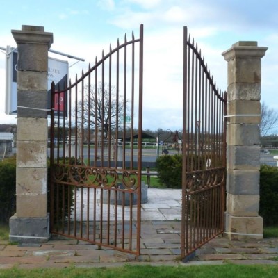 New: Traditional entrance gates Ref 201570 POA