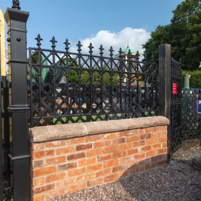 New: Black Cast Iron Tall Railings WS4