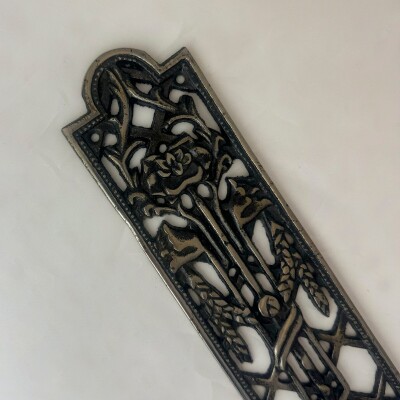 Reclaimed Cast Iron Primrose Finger Plates - 6 Pairs Available