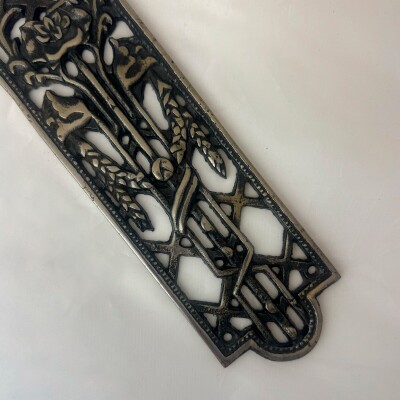 Reclaimed Cast Iron Primrose Finger Plates - 6 Pairs Available