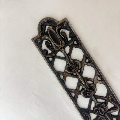 Reclaimed Cast Iron Tulip Finger Plates - 8 Pairs Available
