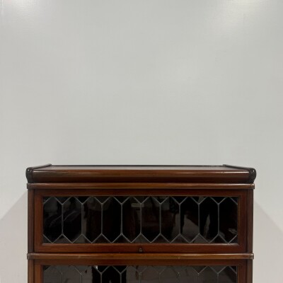 Antique Globe Wernicke Mahogany Leaded Glass Bookcase/Cabinet