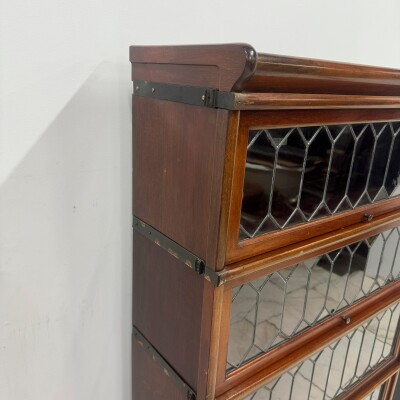 Antique Globe Wernicke Mahogany Leaded Glass Bookcase/Cabinet
