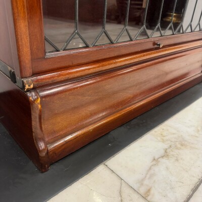Antique Globe Wernicke Mahogany Leaded Glass Bookcase/Cabinet