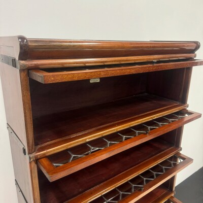 Antique Globe Wernicke Mahogany Leaded Glass Bookcase/Cabinet