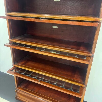 Antique Globe Wernicke Mahogany Leaded Glass Bookcase/Cabinet