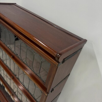 Antique Globe Wernicke Mahogany Leaded Glass Bookcase/Cabinet