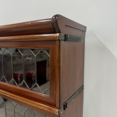 Antique Globe Wernicke Mahogany Leaded Glass Bookcase/Cabinet