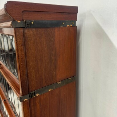 Antique Globe Wernicke Mahogany Leaded Glass Bookcase/Cabinet