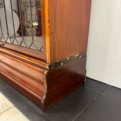 Antique Globe Wernicke Mahogany Leaded Glass Bookcase/Cabinet