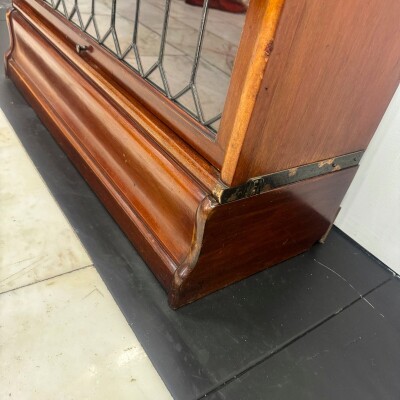 Antique Globe Wernicke Mahogany Leaded Glass Bookcase/Cabinet