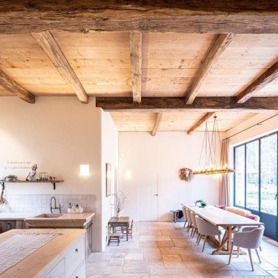 Historisch Hout offers a wide range of authentic old oak beams from a large stock. POA