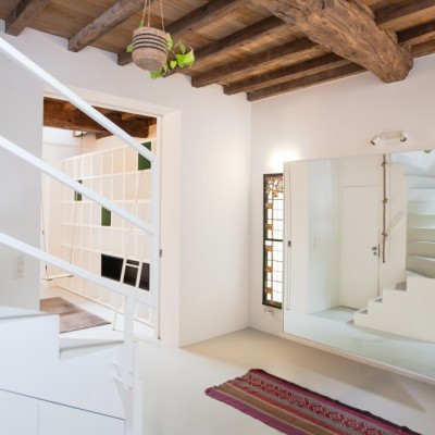 Historisch Hout offers a wide range of authentic old oak beams from a large stock. POA