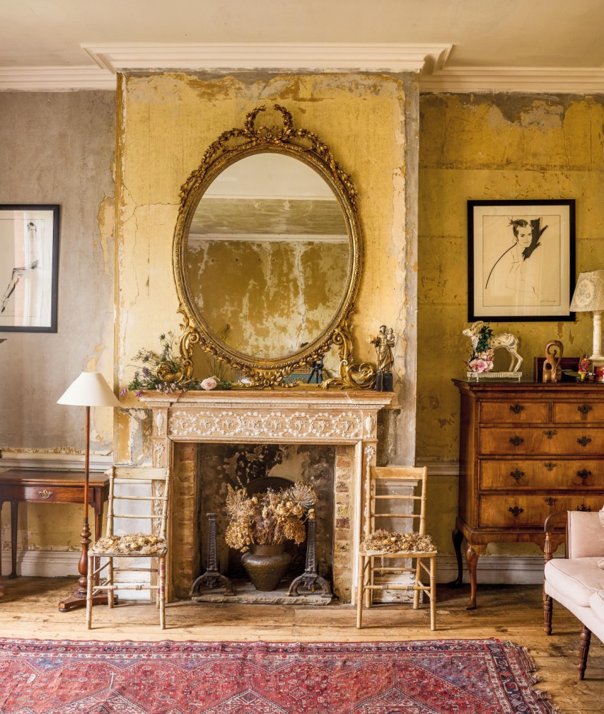 faded-glamour-in-the-city-by-pearl-lowe-inspires-interiors-designed-with-salvaged-pieces-3-7ld.jpg