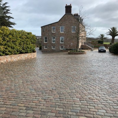 Reclaimed Mixed Granite Cobble Tops - Per SQM