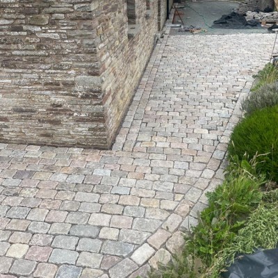 Reclaimed Mixed Granite Cobble Tops - Per SQM