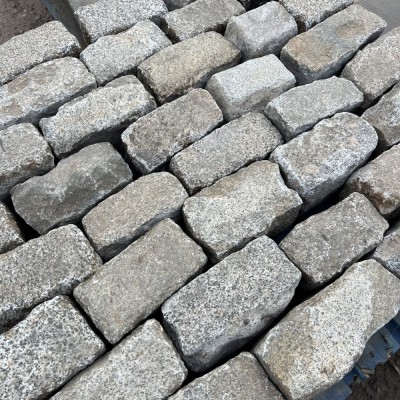 Reclaimed Elongated London Granite Cobble Setts - Bulk Bag