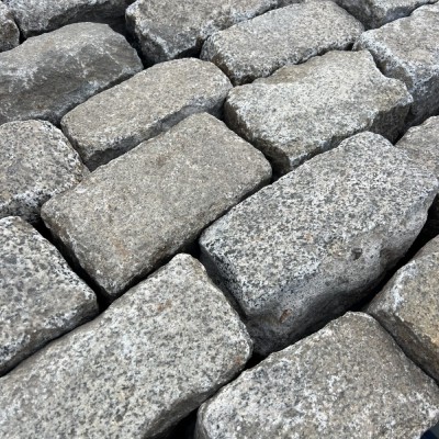 Reclaimed Elongated London Granite Cobble Setts - Bulk Bag